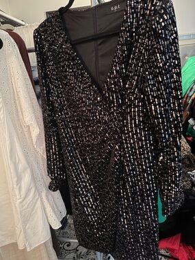 o.p.t Black Sequin Long Sleeve V-Neck Dress